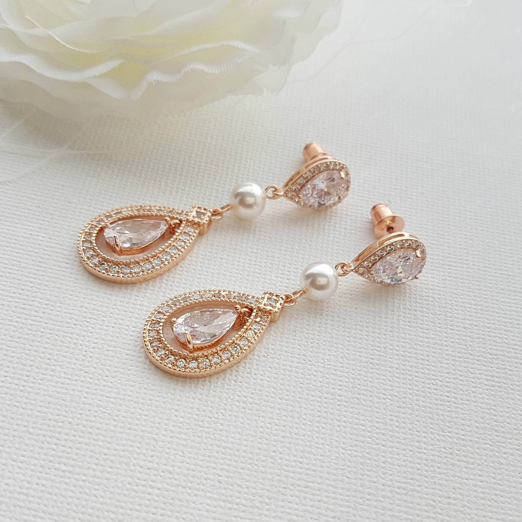 Elegant Bridal Gold Traditional Big Jhumka Earrings - Antique Jewelry  Designs J26131